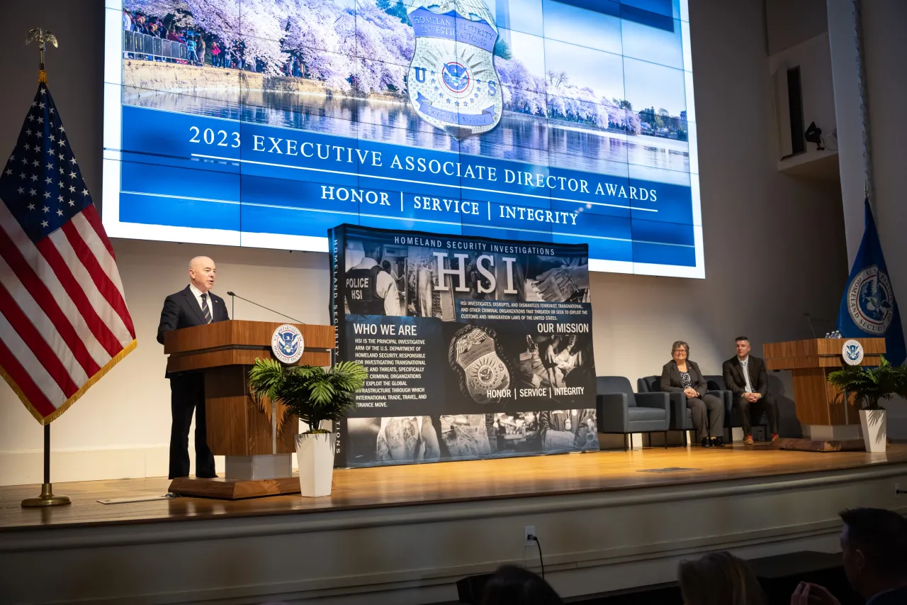 Image: DHS Secretary Alejandro Mayorkas Delivers Remarks at Annual HSI EAD Award Ceremony (003)