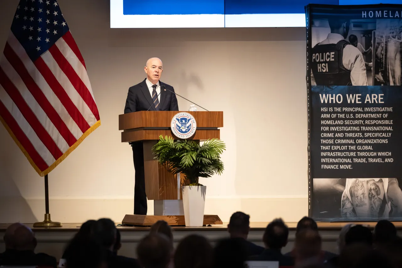 Image: DHS Secretary Alejandro Mayorkas Delivers Remarks at Annual HSI EAD Award Ceremony (005)