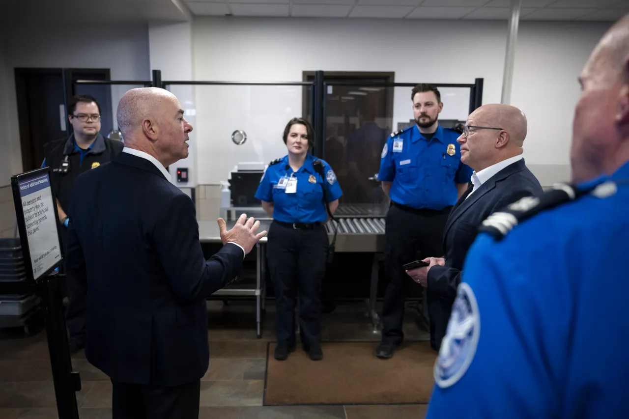 Image: DHS Secretary Alejandro Mayorkas Speaks with TSA Employees  (017)