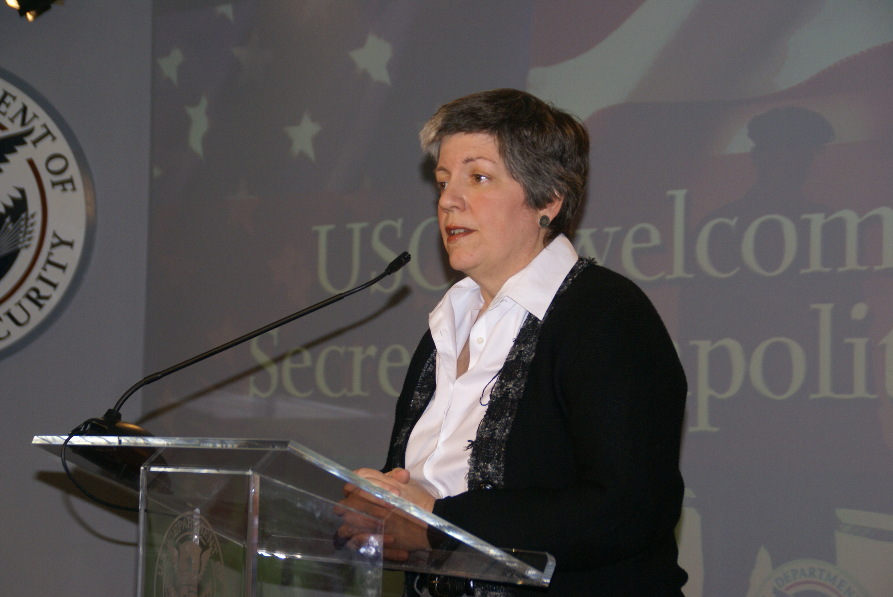 January 27, 2009 - Secretary of Homeland Security Napolitano greets employees at U.S. Citizenship and Immigration Services headquarters in Washington, D.C. where she receives briefings from the three USCIS directorates.  (USCIS Photo/Buckson)