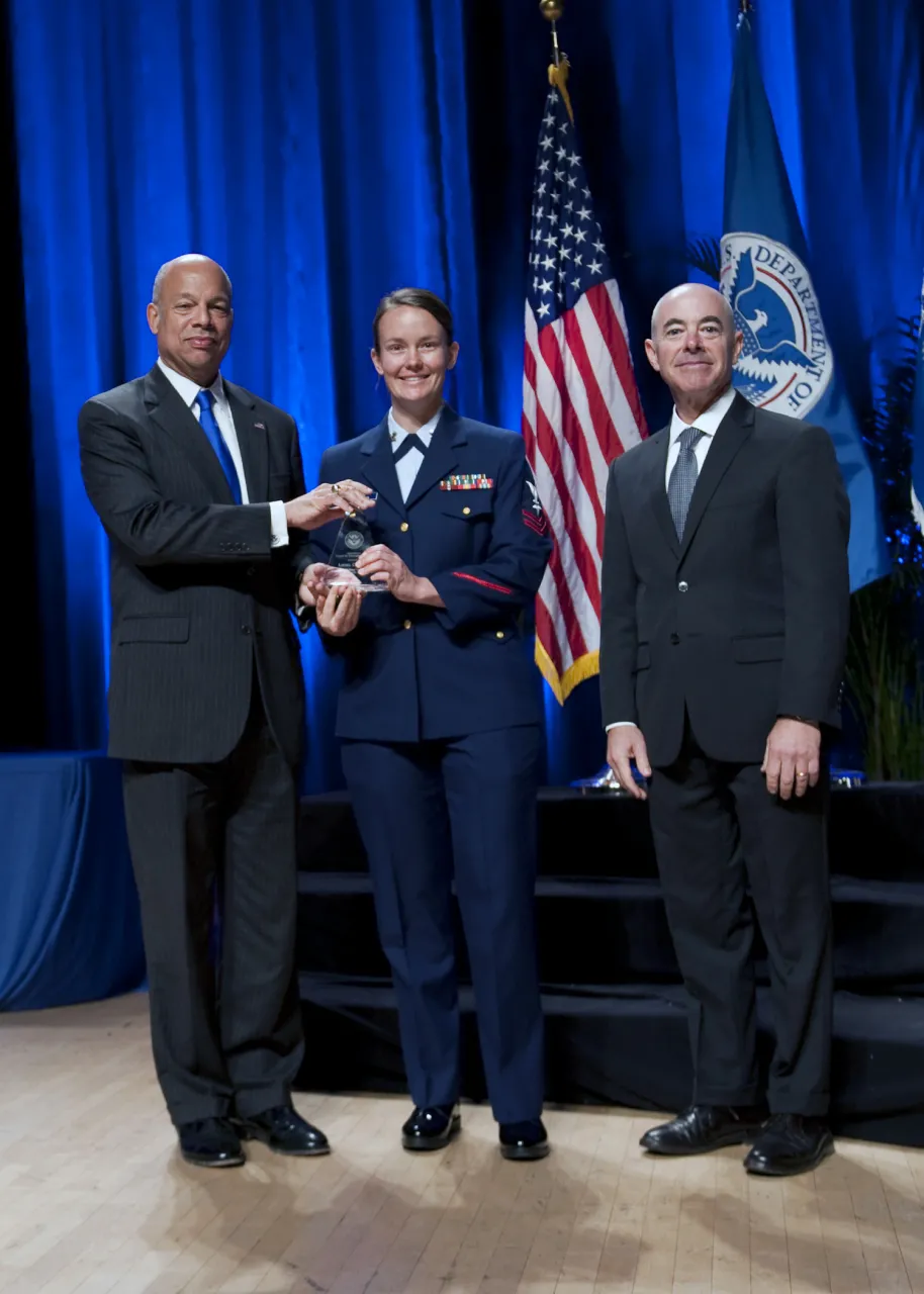 Image: Secretary's 2016 Award for Exemplary Service Presented To Petty Officer 2nd Class Liesl C. Olson