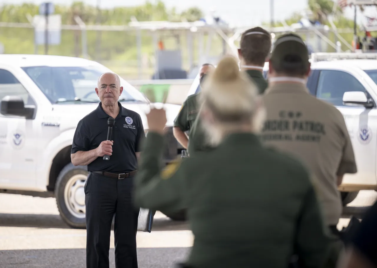 Image: DHS Secretary Alejandro Mayorkas Addresses Border Patrol Personnel (13)