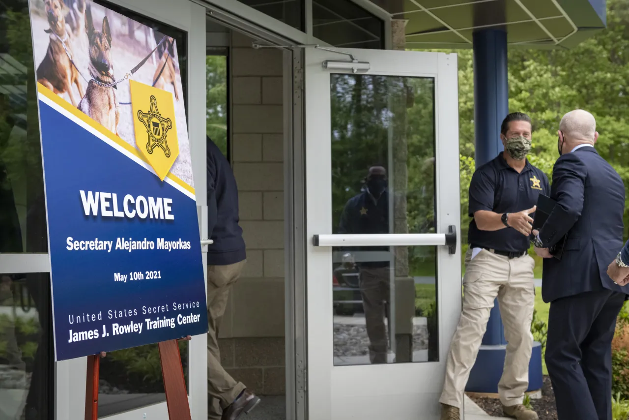 Image: DHS Secretary Alejandro Mayorkas Tours Secret Service Training Center (02)