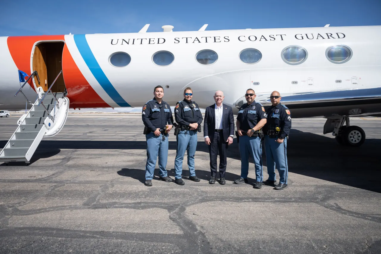 Image: DHS Secretary Alejandro Mayorkas Departs El Paso, Texas (038)