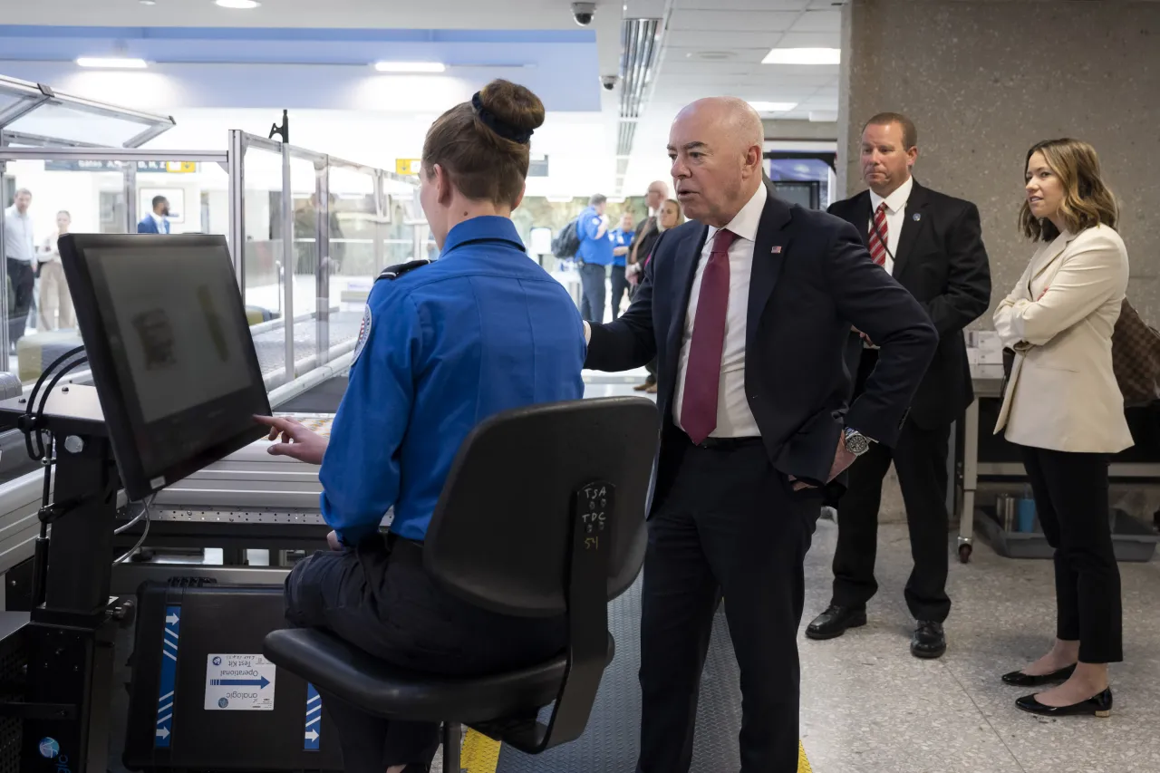Image: DHS Secretary Alejandro Mayorkas Visits Washington Dulles International Airport (017)
