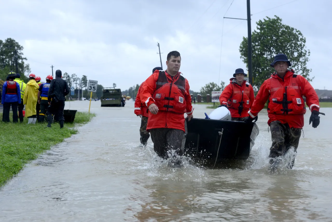 Image: Coast Guard members evacuate survivors of Hurricane Harvey