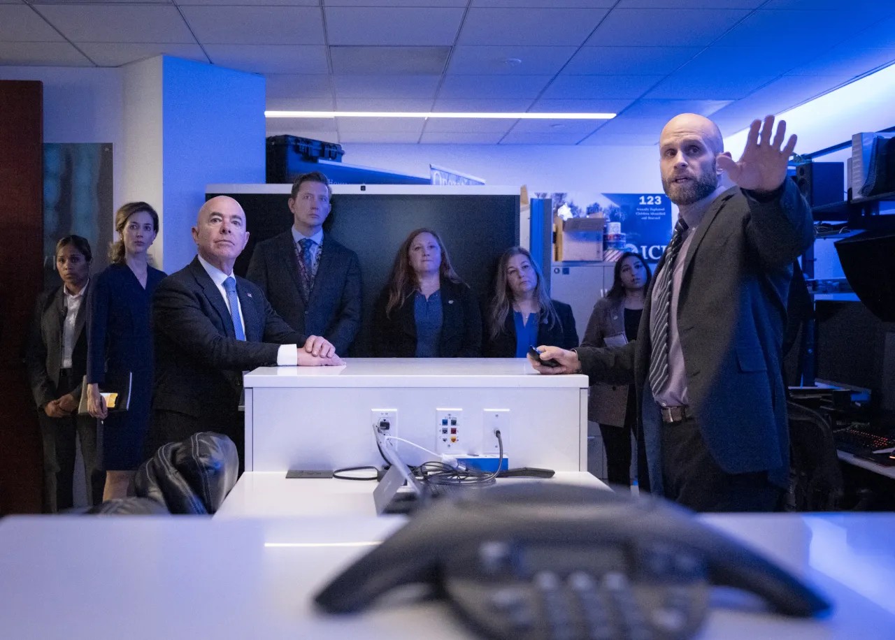 Image: DHS Secretary Alejandro Mayorkas Visits HSI Cyber Crimes Center (049)