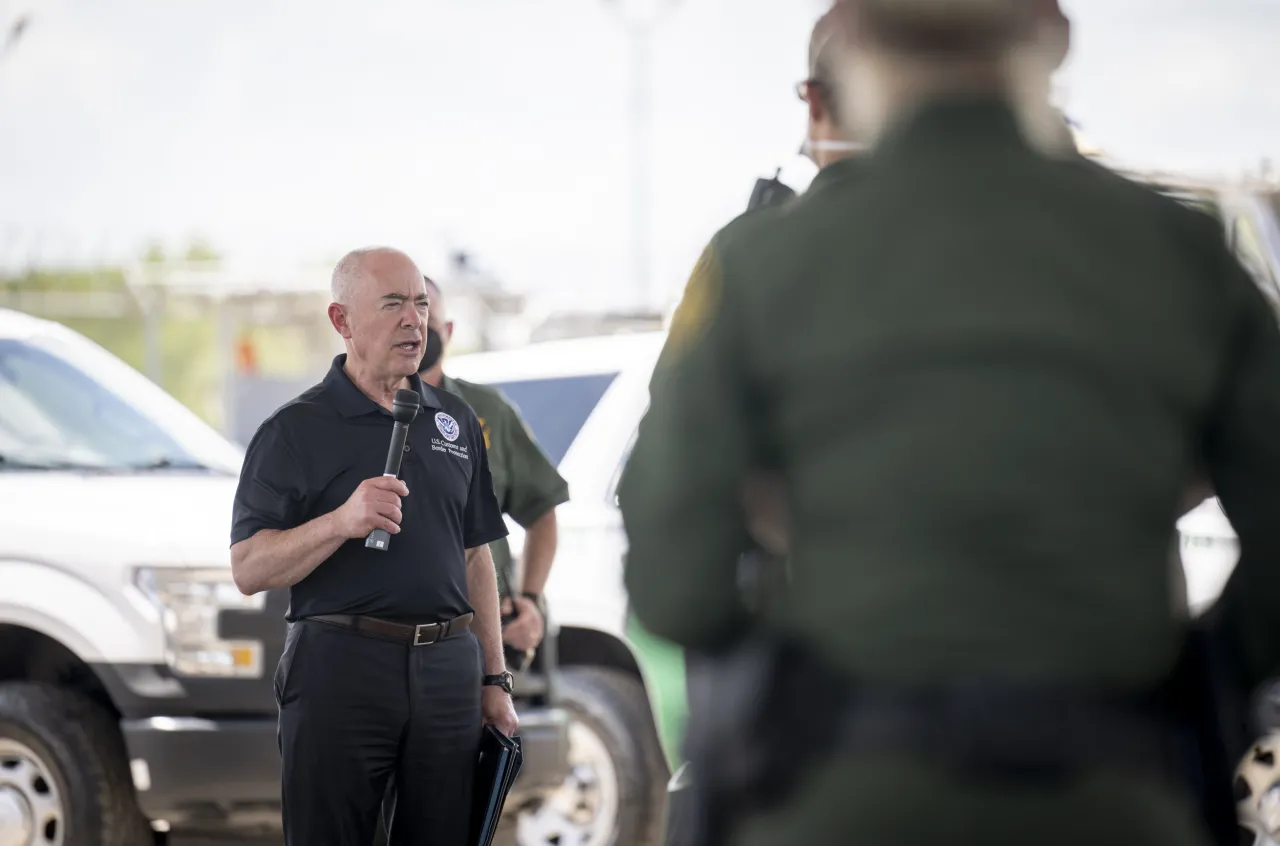 Image: DHS Secretary Alejandro Mayorkas Addresses Border Patrol Personnel (9)