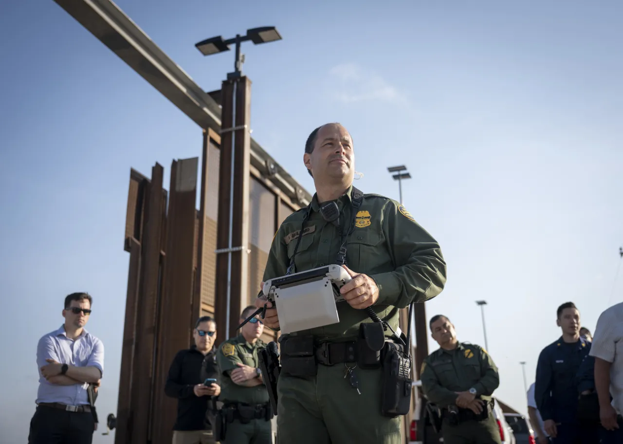 Image: DHS Secretary Alejandro Mayorkas Participates Border Tour with U.S. Border Patrol (056)