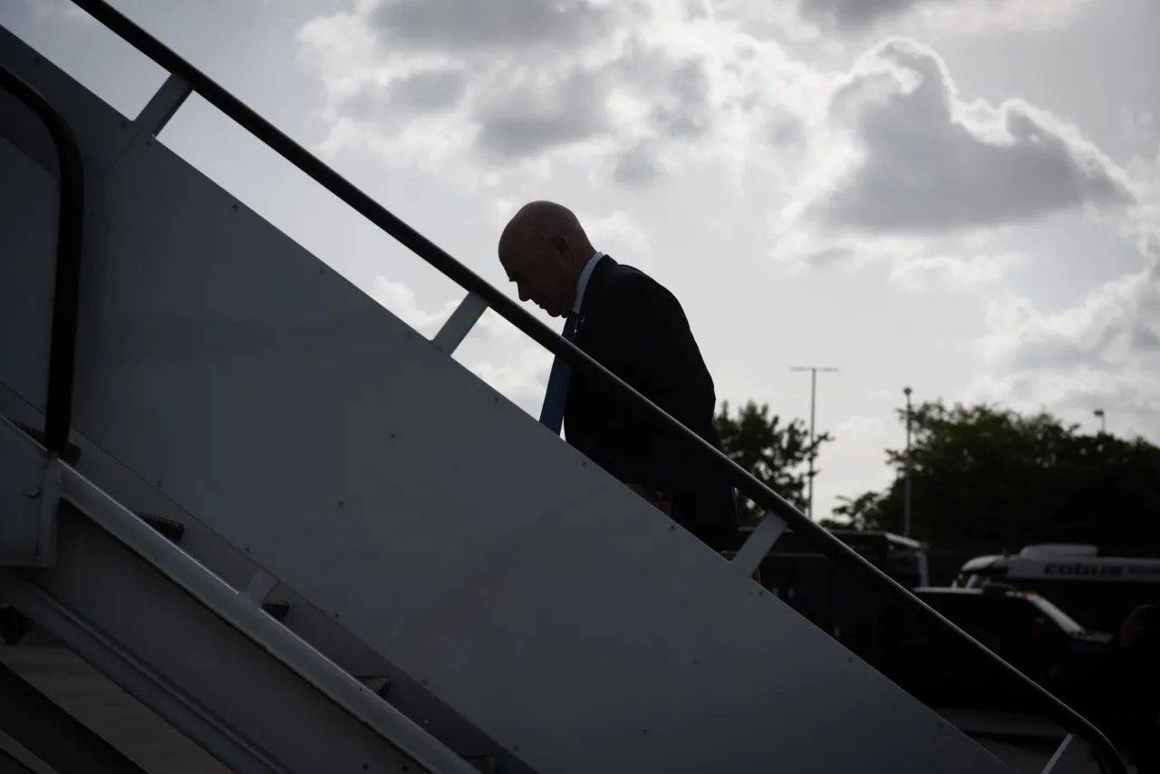 Image: DHS Secretary Alejandro Mayorkas Travels to Miami (058)