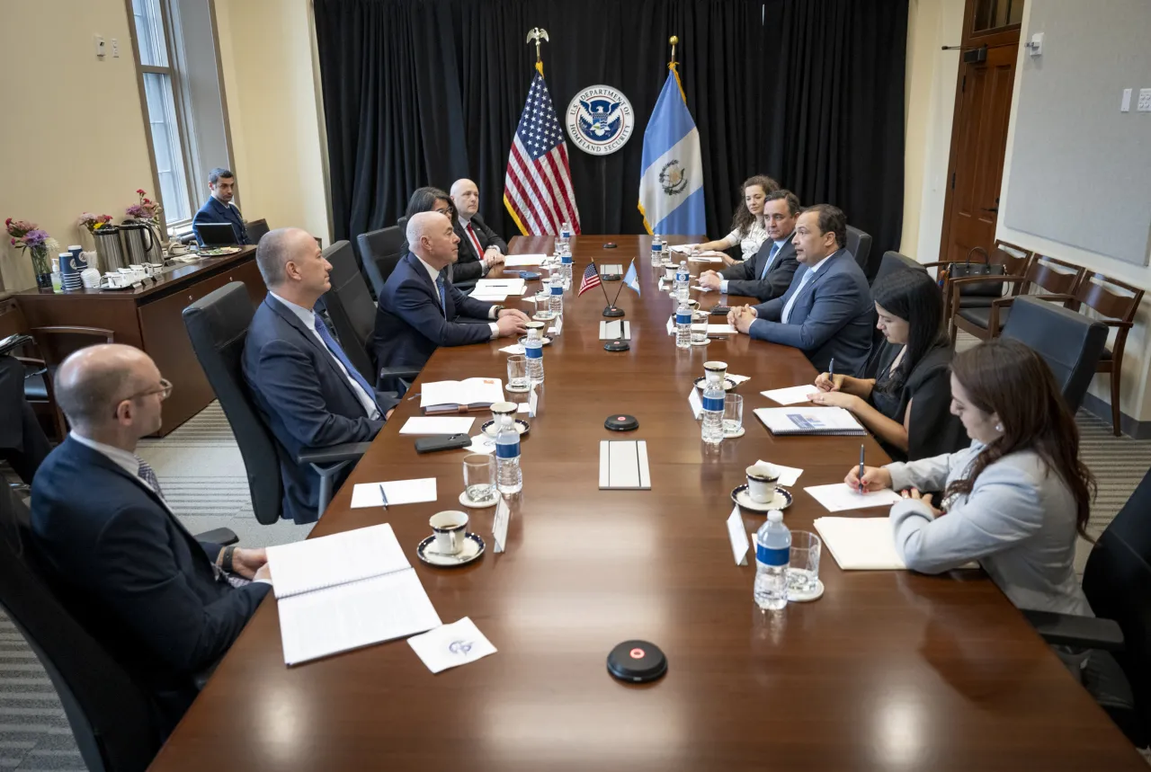 Image: DHS Secretary Alejandro Mayorkas Meets with Guatemalan Foreign Minister (025)