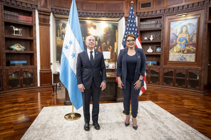 Image: DHS Secretary Mayorkas Meets President of Honduras (021)