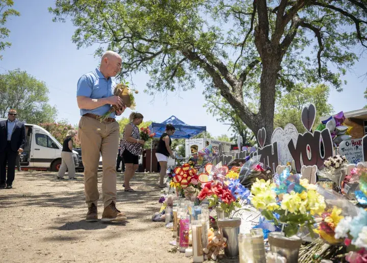 Image: DHS Secretary Alejandro Mayorkas Visits Robb Elementary School Memorial Site (008)