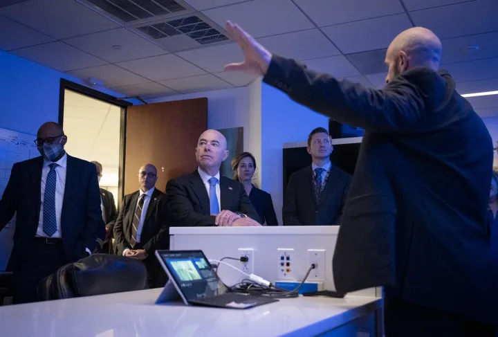 Image: DHS Secretary Alejandro Mayorkas Visits HSI Cyber Crimes Center (047)