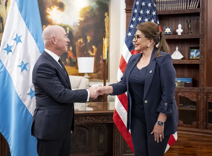 Image: DHS Secretary Mayorkas Meets President of Honduras (023)