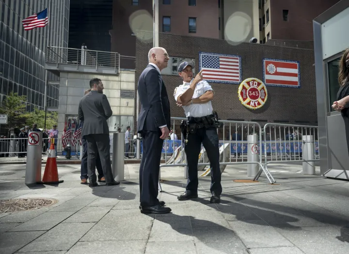 Image: DHS Secretary Alejandro Mayorkas Visits FDNY Firehouse (16)