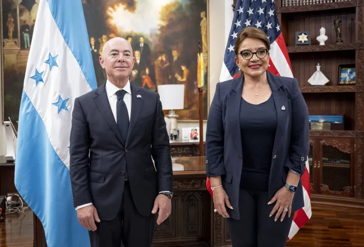 Image: DHS Secretary Mayorkas Meets President of Honduras (020)