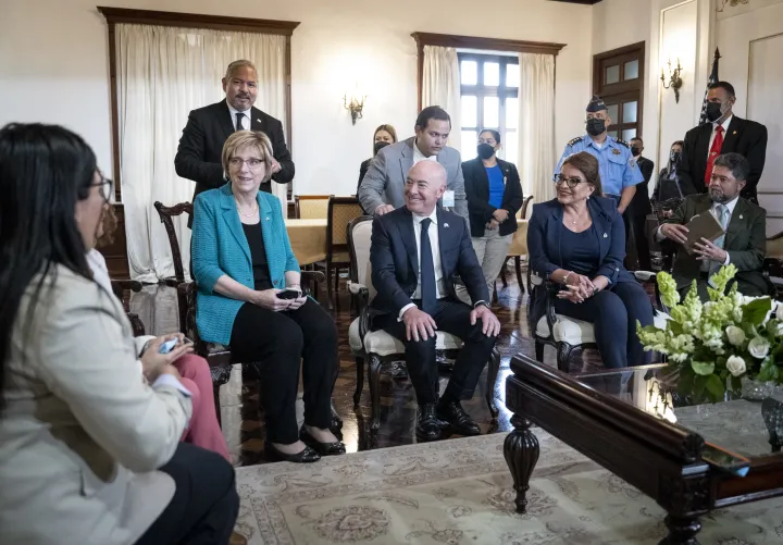 Image: DHS Secretary Mayorkas Meets President of Honduras (026)