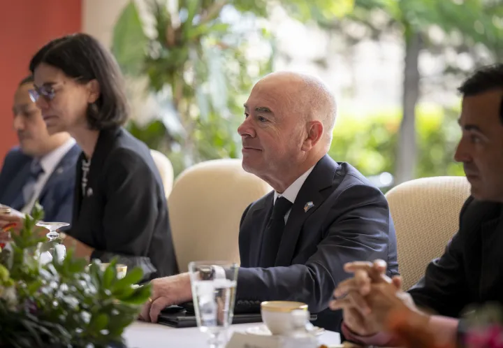 Image: DHS Secretary Mayorkas Meets With U.S. Ambassador to Honduras (004)