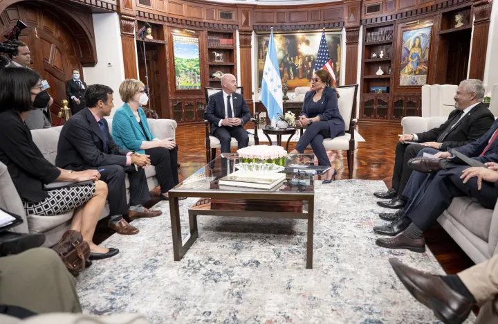Image: DHS Secretary Mayorkas Meets President of Honduras (017)