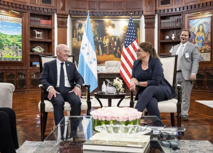 Image: DHS Secretary Mayorkas Meets President of Honduras (019)