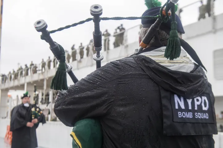 Image: USNS Comfort Departs New York