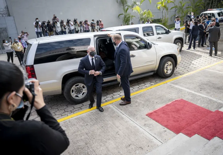 Image: DHS Secretary Mayorkas Meets President of Honduras (001)