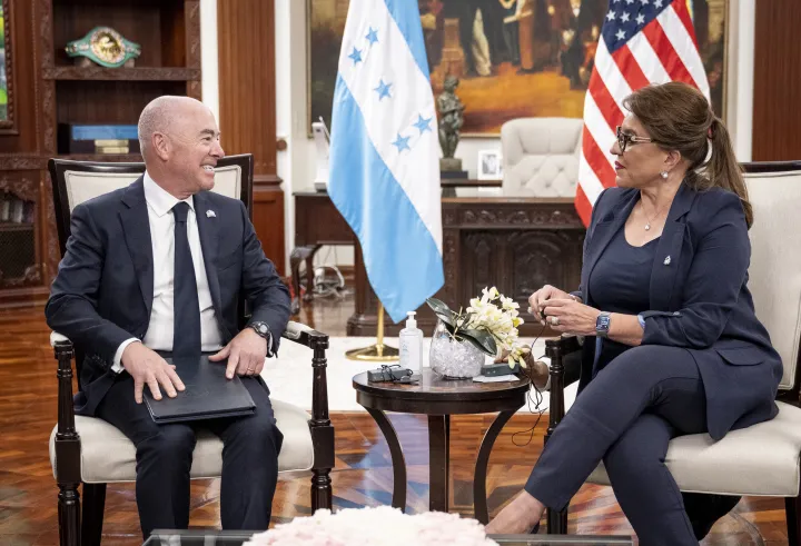 Image: DHS Secretary Mayorkas Meets President of Honduras (014)