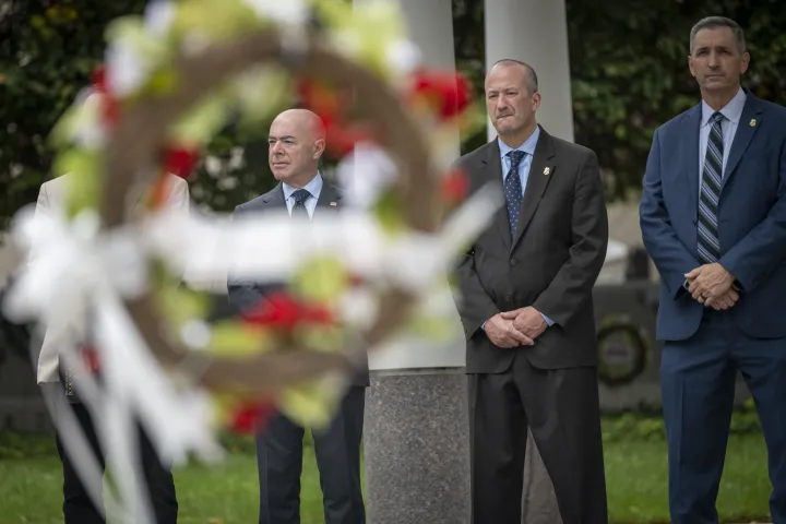 Image: DHS Secretary Alejandro Mayorkas Participates in Wreath Laying Ceremony (02)