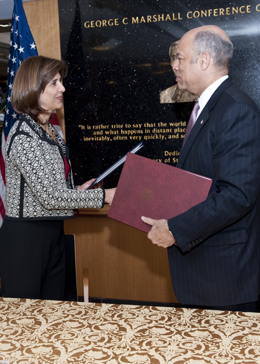 Secretary Johnson and Colombian Minister of Foreign Relations Holguin