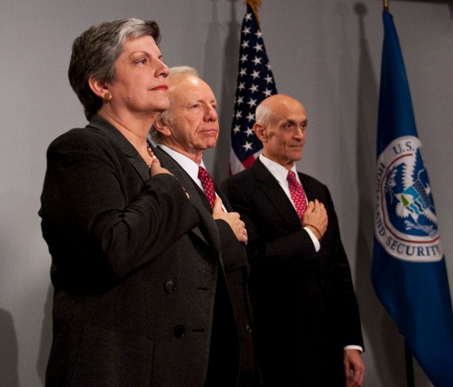Secretary Napolitano presented Senator Joseph Lieberman (center) with the DHS Distinguished Service Award.