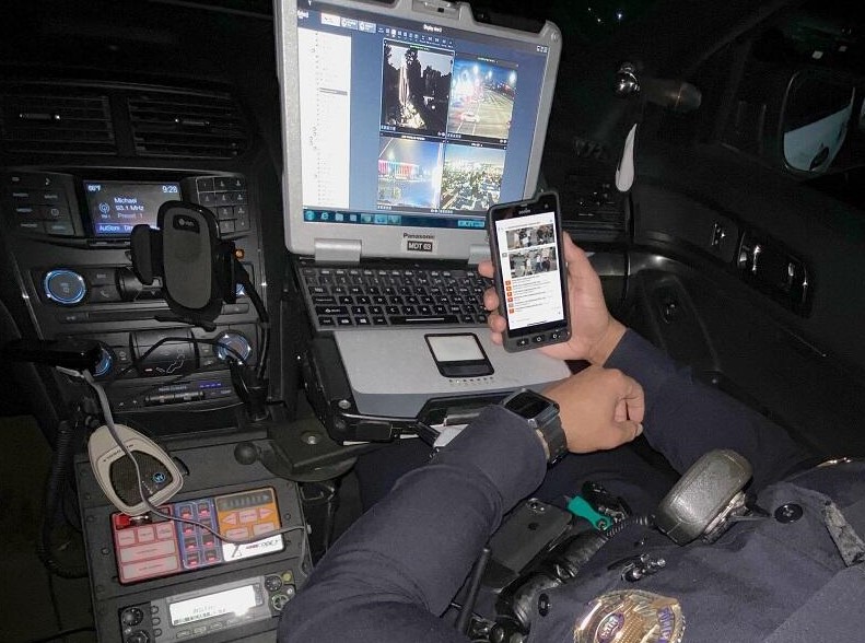 Police officer shares photos from the field through Bridge4PS on both Mobile Data Computers and smartphones