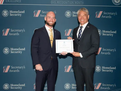 Valor Award recipient, Stephen Daniel Southerland, with DHS Deputy Secretary John Tien.